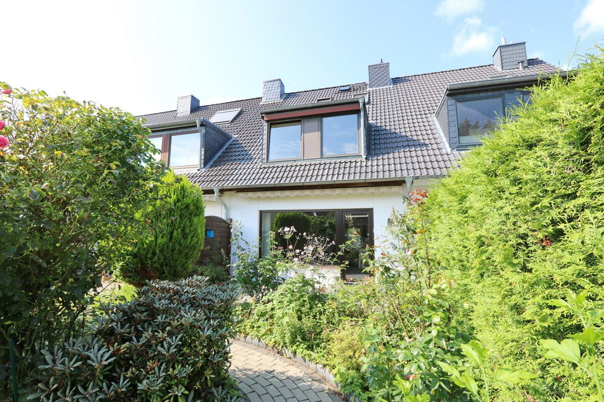 Immobilienangebot - Henstedt-Ulzburg - Haus_Wohnung - Teilweise modernisiertes Mittelreihenhaus mit Renovierungsbedarf in Henstedt-Ulzburg !
