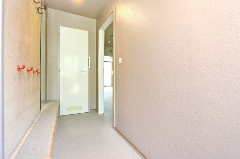Immobilienangebot - Henstedt-Ulzburg - Haus_Wohnung - Teilweise modernisiertes Mittelreihenhaus mit Renovierungsbedarf in Henstedt-Ulzburg !
