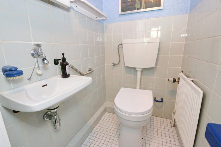 Immobilienangebot - Henstedt-Ulzburg - Haus_Wohnung - Teilweise modernisiertes Mittelreihenhaus mit Renovierungsbedarf in Henstedt-Ulzburg !