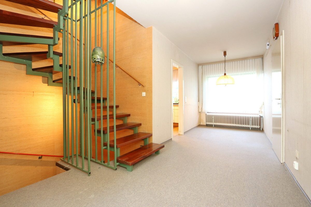 Immobilienangebot - Henstedt-Ulzburg - Haus_Wohnung - Teilweise modernisiertes Mittelreihenhaus mit Renovierungsbedarf in Henstedt-Ulzburg !