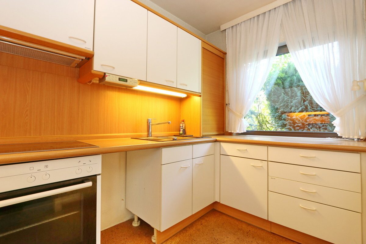 Immobilienangebot - Henstedt-Ulzburg - Haus_Wohnung - Teilweise modernisiertes Mittelreihenhaus mit Renovierungsbedarf in Henstedt-Ulzburg !