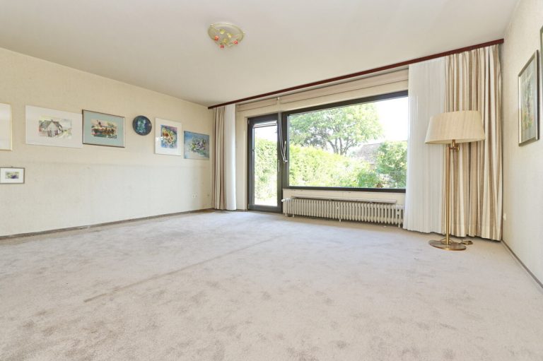Immobilienangebot - Henstedt-Ulzburg - Haus_Wohnung - Teilweise modernisiertes Mittelreihenhaus mit Renovierungsbedarf in Henstedt-Ulzburg !