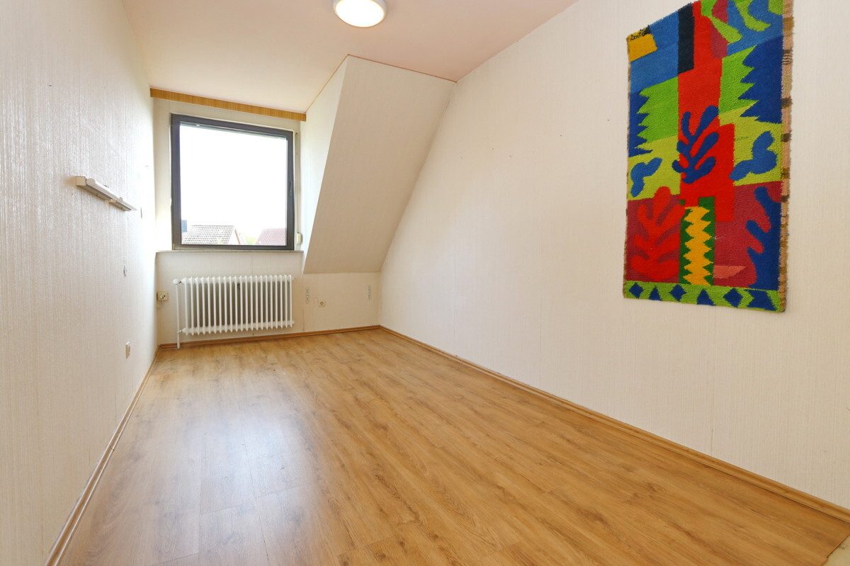 Immobilienangebot - Henstedt-Ulzburg - Haus_Wohnung - Teilweise modernisiertes Mittelreihenhaus mit Renovierungsbedarf in Henstedt-Ulzburg !