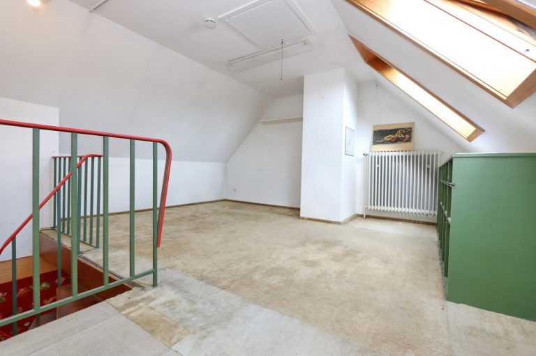 Immobilienangebot - Henstedt-Ulzburg - Haus_Wohnung - Teilweise modernisiertes Mittelreihenhaus mit Renovierungsbedarf in Henstedt-Ulzburg !