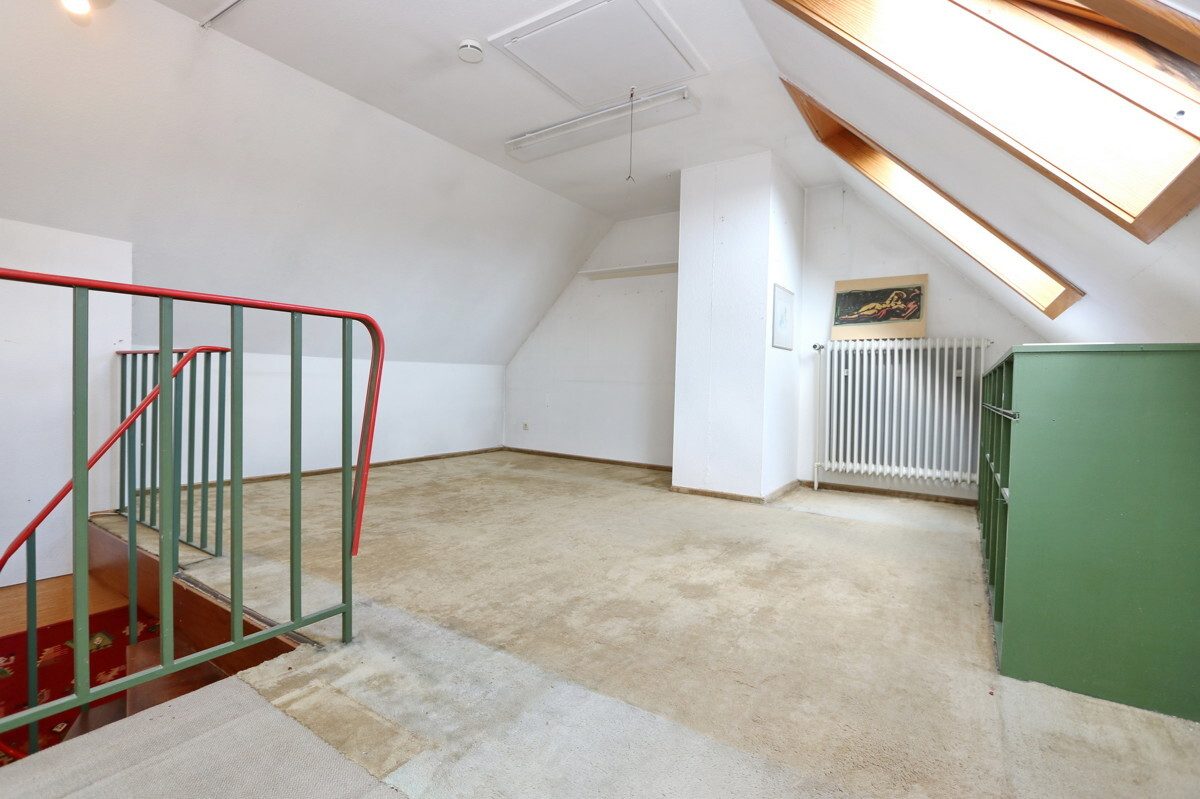 Immobilienangebot - Henstedt-Ulzburg - Haus_Wohnung - Teilweise modernisiertes Mittelreihenhaus mit Renovierungsbedarf in Henstedt-Ulzburg !