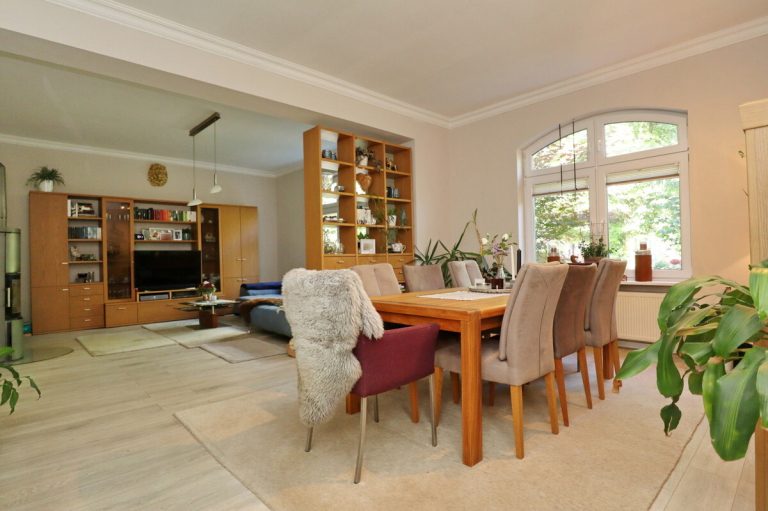 Immobilienangebot - Kellinghusen - Haus_Wohnung - Stilvolle und großzügige Altbauvilla in Kellinghusen – als Ein- oder Zweifamilienhaus nutzbar
