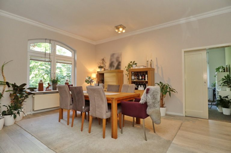 Immobilienangebot - Kellinghusen - Haus_Wohnung - Stilvolle und großzügige Altbauvilla in Kellinghusen – als Ein- oder Zweifamilienhaus nutzbar