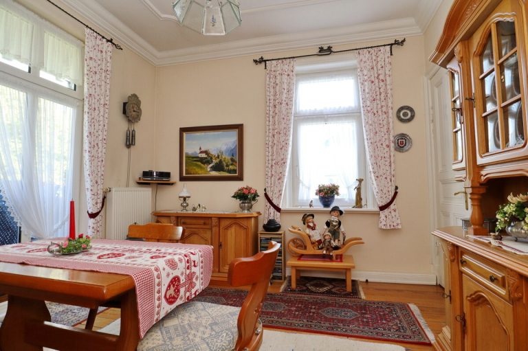 Immobilienangebot - Kellinghusen - Haus_Wohnung - Stilvolle und großzügige Altbauvilla in Kellinghusen – als Ein- oder Zweifamilienhaus nutzbar