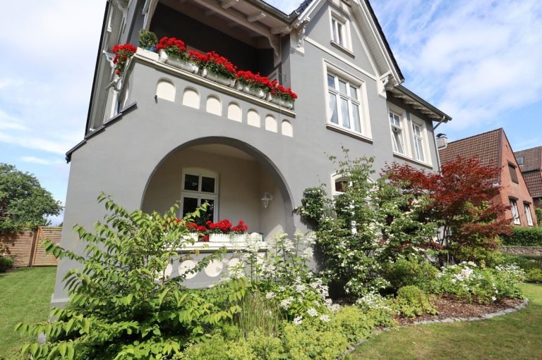 Immobilienangebot - Kellinghusen - Haus_Wohnung - Stilvolle und großzügige Altbauvilla in Kellinghusen – als Ein- oder Zweifamilienhaus nutzbar