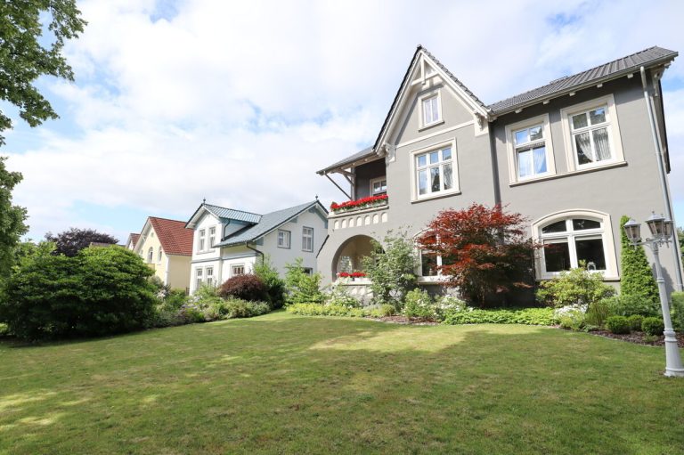 Immobilienangebot - Kellinghusen - Haus_Wohnung - Stilvolle und großzügige Altbauvilla in Kellinghusen – als Ein- oder Zweifamilienhaus nutzbar