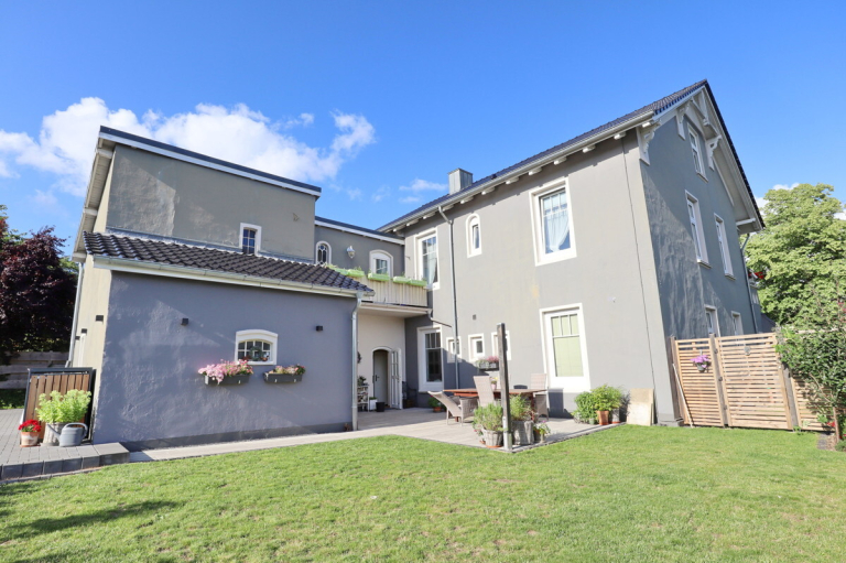 Immobilienangebot - Kellinghusen - Haus_Wohnung - Stilvolle und großzügige Altbauvilla in Kellinghusen – als Ein- oder Zweifamilienhaus nutzbar