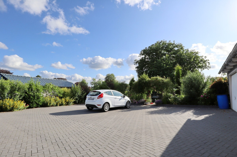 Immobilienangebot - Kellinghusen - Haus_Wohnung - Stilvolle und großzügige Altbauvilla in Kellinghusen – als Ein- oder Zweifamilienhaus nutzbar