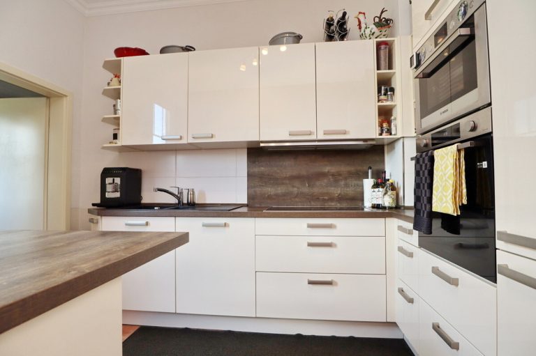 Immobilienangebot - Kellinghusen - Haus_Wohnung - Stilvolle und großzügige Altbauvilla in Kellinghusen – als Ein- oder Zweifamilienhaus nutzbar