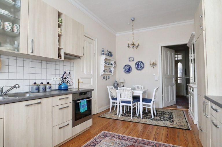 Immobilienangebot - Kellinghusen - Haus_Wohnung - Stilvolle und großzügige Altbauvilla in Kellinghusen – als Ein- oder Zweifamilienhaus nutzbar