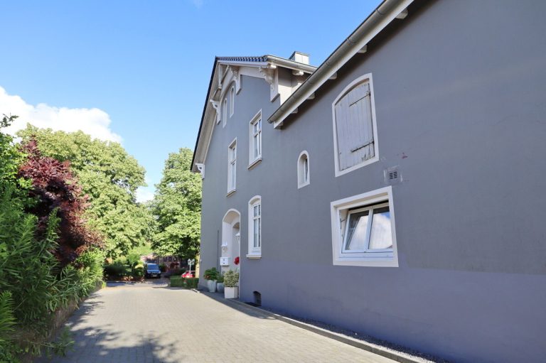 Immobilienangebot - Kellinghusen - Haus_Wohnung - Stilvolle und großzügige Altbauvilla in Kellinghusen – als Ein- oder Zweifamilienhaus nutzbar