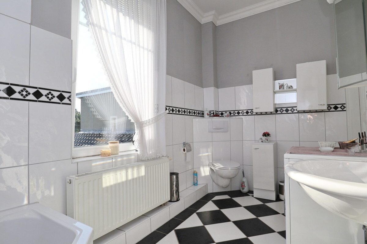 Immobilienangebot - Kellinghusen - Haus_Wohnung - Stilvolle und großzügige Altbauvilla in Kellinghusen – als Ein- oder Zweifamilienhaus nutzbar