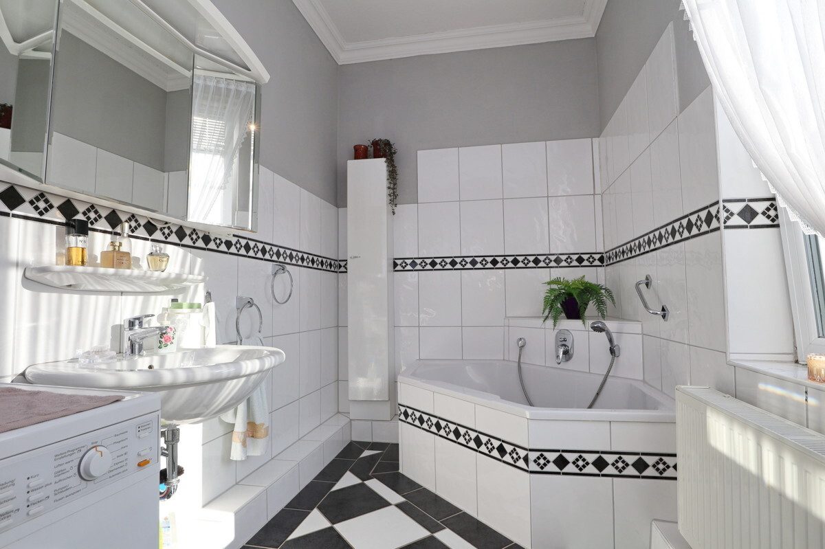 Immobilienangebot - Kellinghusen - Haus_Wohnung - Stilvolle und großzügige Altbauvilla in Kellinghusen – als Ein- oder Zweifamilienhaus nutzbar