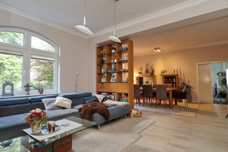 Immobilienangebot - Kellinghusen - Haus_Wohnung - Stilvolle und großzügige Altbauvilla in Kellinghusen – als Ein- oder Zweifamilienhaus nutzbar