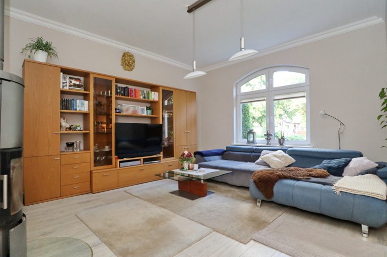 Immobilienangebot - Kellinghusen - Haus_Wohnung - Stilvolle und großzügige Altbauvilla in Kellinghusen – als Ein- oder Zweifamilienhaus nutzbar