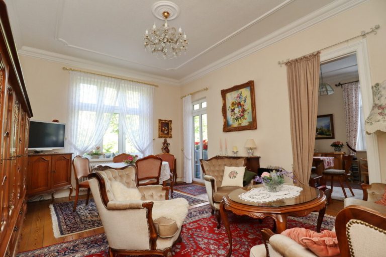 Immobilienangebot - Kellinghusen - Haus_Wohnung - Stilvolle und großzügige Altbauvilla in Kellinghusen – als Ein- oder Zweifamilienhaus nutzbar
