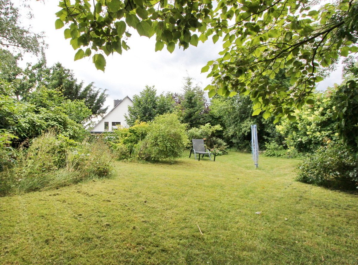 Immobilienangebot - Hamburg - Haus_Wohnung - Besonderes Einfamilienhaus auf tollem Grundstück in Hamburg-Lurup