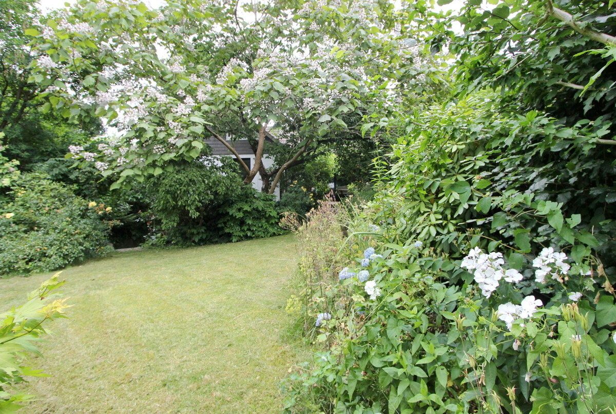 Immobilienangebot - Hamburg - Haus_Wohnung - Besonderes Einfamilienhaus auf tollem Grundstück in Hamburg-Lurup