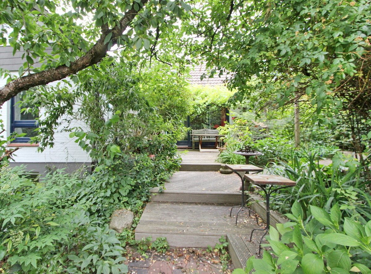 Immobilienangebot - Hamburg - Haus_Wohnung - Besonderes Einfamilienhaus auf tollem Grundstück in Hamburg-Lurup