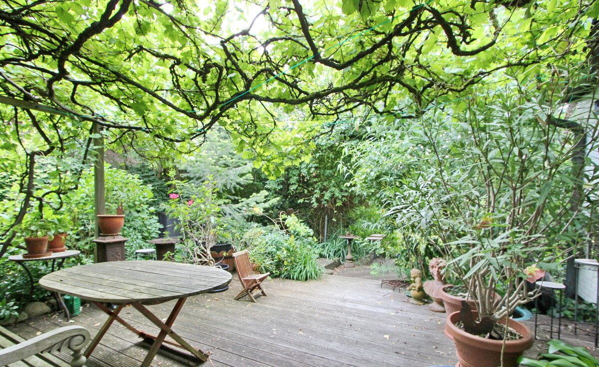Immobilienangebot - Hamburg - Haus_Wohnung - Besonderes Einfamilienhaus auf tollem Grundstück in Hamburg-Lurup