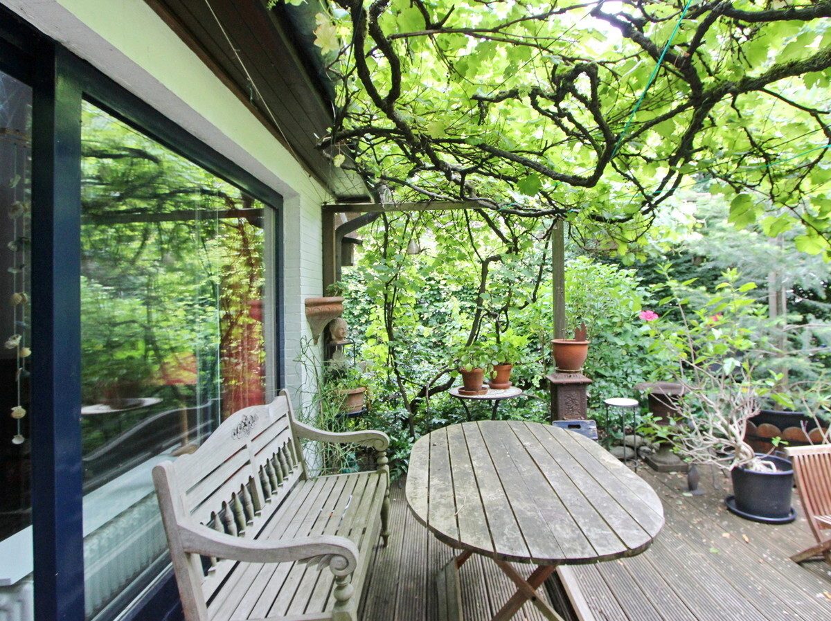 Immobilienangebot - Hamburg - Haus_Wohnung - Besonderes Einfamilienhaus auf tollem Grundstück in Hamburg-Lurup