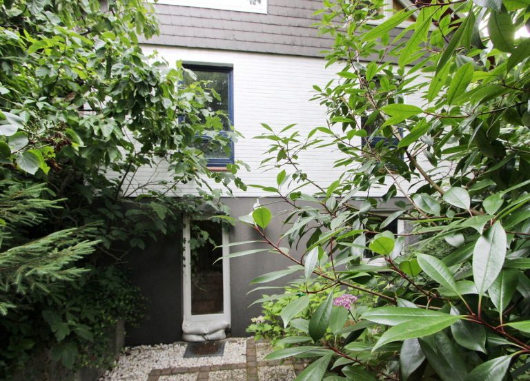 Immobilienangebot - Hamburg - Haus_Wohnung - Besonderes Einfamilienhaus auf tollem Grundstück in Hamburg-Lurup