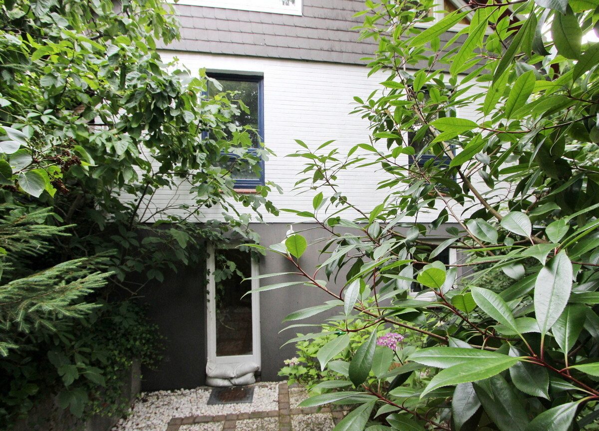 Immobilienangebot - Hamburg - Haus_Wohnung - Besonderes Einfamilienhaus auf tollem Grundstück in Hamburg-Lurup