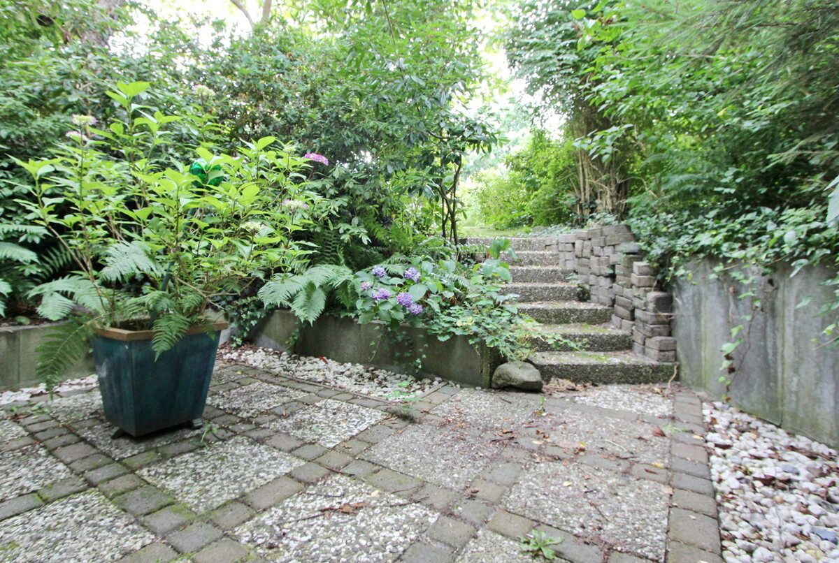 Immobilienangebot - Hamburg - Haus_Wohnung - Besonderes Einfamilienhaus auf tollem Grundstück in Hamburg-Lurup