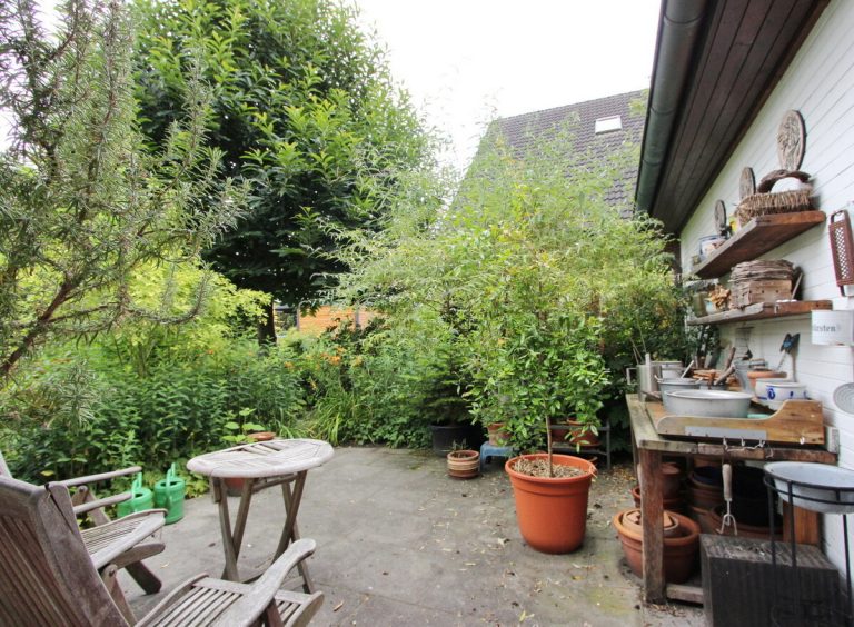 Immobilienangebot - Hamburg - Haus_Wohnung - Besonderes Einfamilienhaus auf tollem Grundstück in Hamburg-Lurup