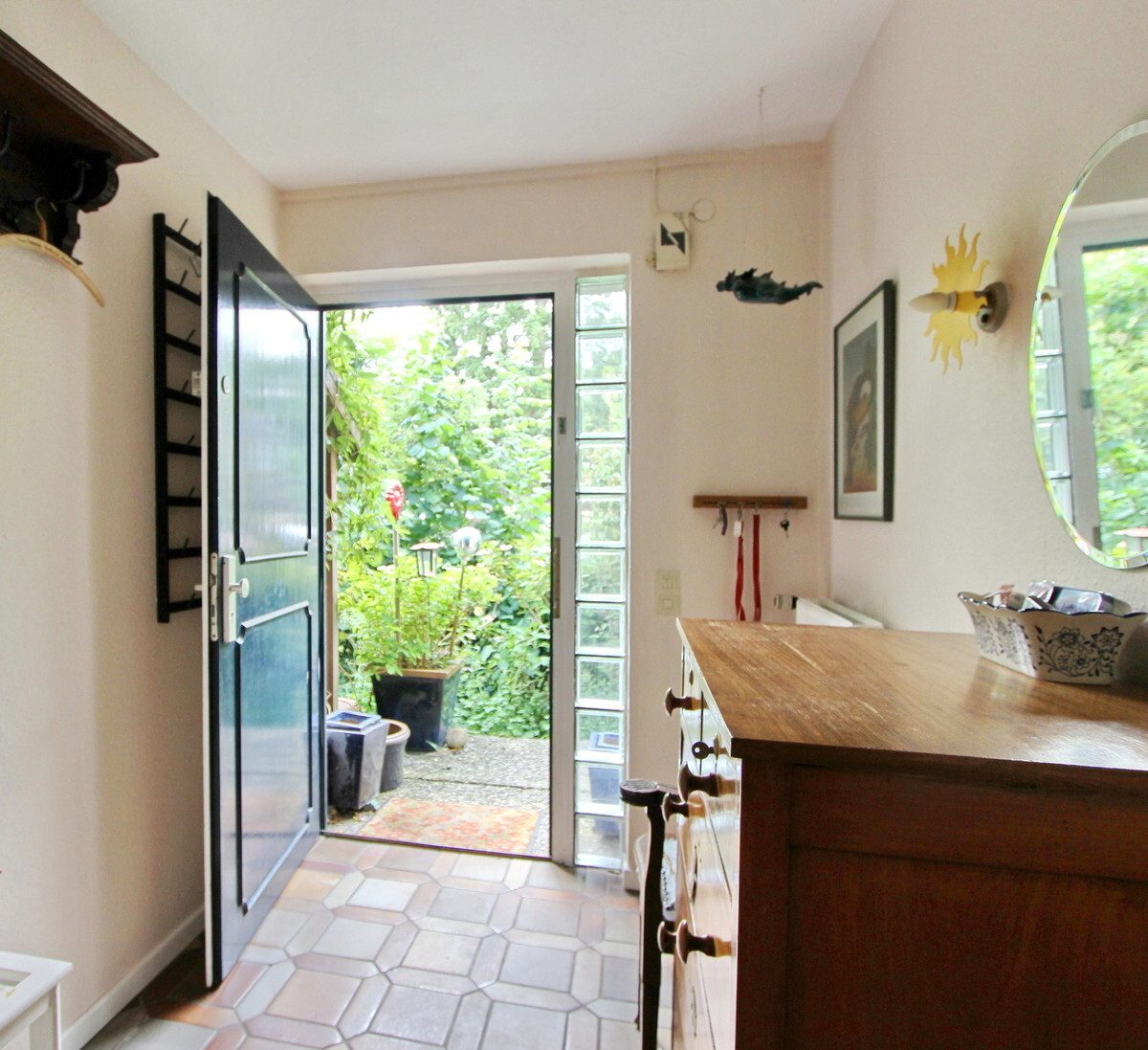 Immobilienangebot - Hamburg - Haus_Wohnung - Besonderes Einfamilienhaus auf tollem Grundstück in Hamburg-Lurup
