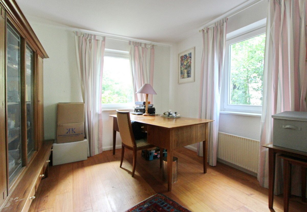 Immobilienangebot - Hamburg - Haus_Wohnung - Besonderes Einfamilienhaus auf tollem Grundstück in Hamburg-Lurup