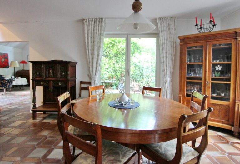 Immobilienangebot - Hamburg - Haus_Wohnung - Besonderes Einfamilienhaus auf tollem Grundstück in Hamburg-Lurup