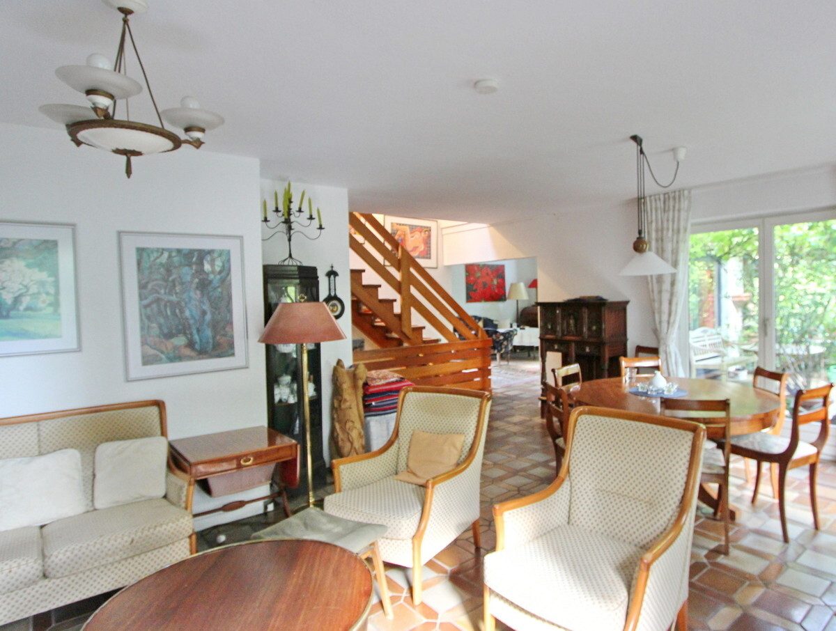Immobilienangebot - Hamburg - Haus_Wohnung - Besonderes Einfamilienhaus auf tollem Grundstück in Hamburg-Lurup