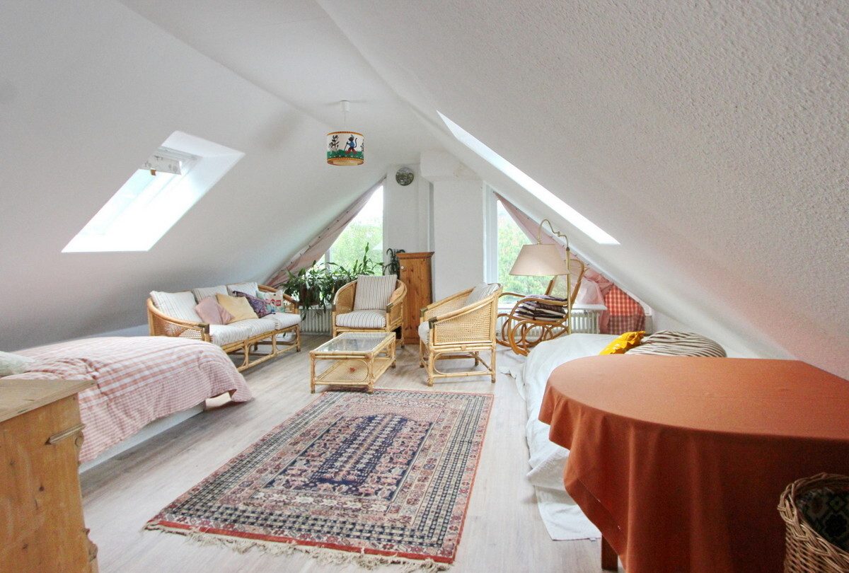 Immobilienangebot - Hamburg - Haus_Wohnung - Besonderes Einfamilienhaus auf tollem Grundstück in Hamburg-Lurup