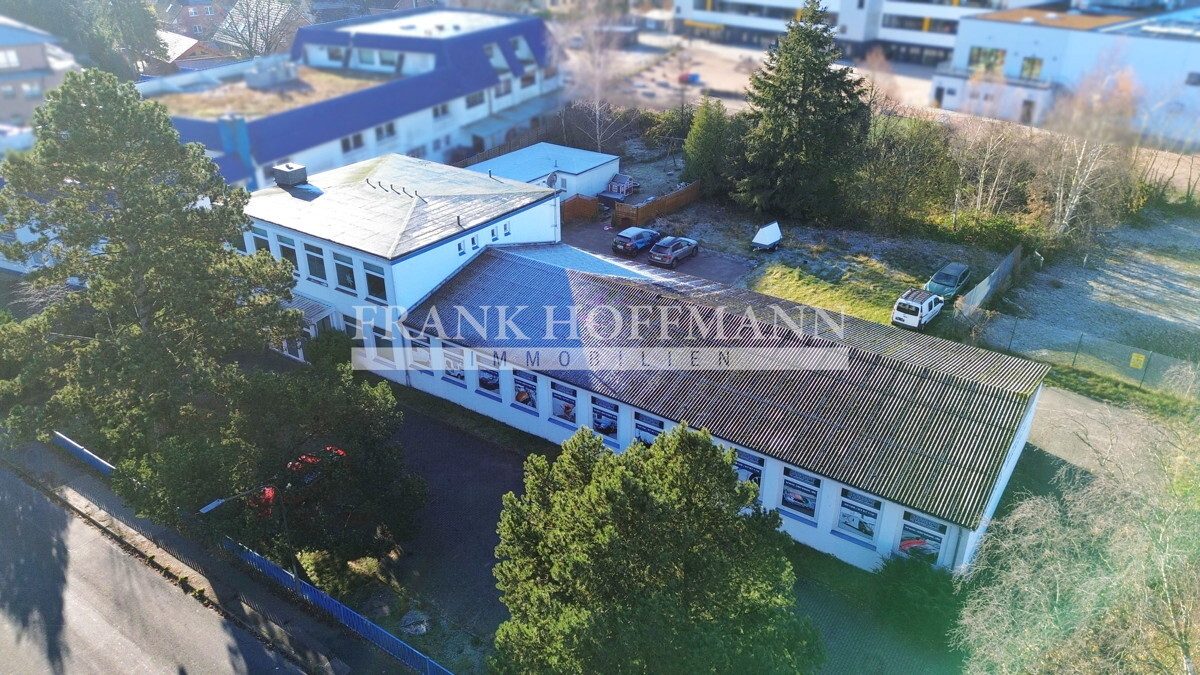 Immobilienangebot - Quickborn - Grundstücke - Über 3.900 m² Gewerbe-Baugrundstück mit Altbestand in Quickborn