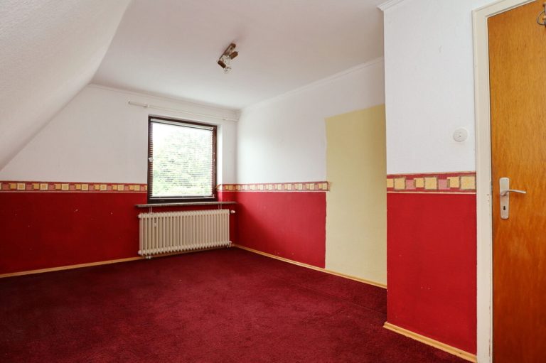 Immobilienangebot - Kaltenkirchen - Haus_Wohnung - Modernisierungsbedürftiges Einfamilienhaus mit Platz für die ganze Familie auf großem Grundstück