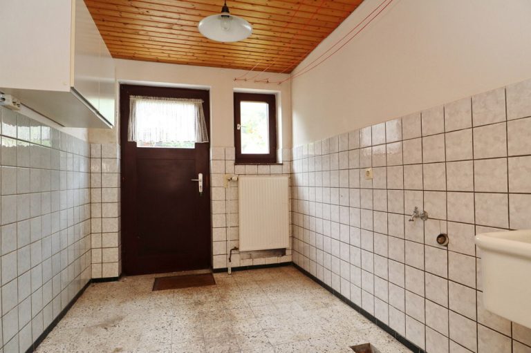 Immobilienangebot - Kaltenkirchen - Haus_Wohnung - Modernisierungsbedürftiges Einfamilienhaus mit Platz für die ganze Familie auf großem Grundstück