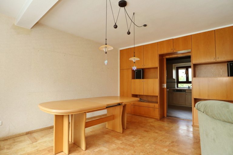 Immobilienangebot - Kaltenkirchen - Haus_Wohnung - Modernisierungsbedürftiges Einfamilienhaus mit Platz für die ganze Familie auf großem Grundstück