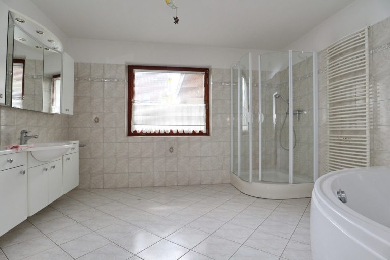 Immobilienangebot - Kaltenkirchen - Haus_Wohnung - Modernisierungsbedürftiges Einfamilienhaus mit Platz für die ganze Familie auf großem Grundstück