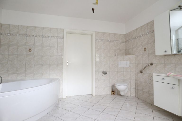 Immobilienangebot - Kaltenkirchen - Haus_Wohnung - Modernisierungsbedürftiges Einfamilienhaus mit Platz für die ganze Familie auf großem Grundstück