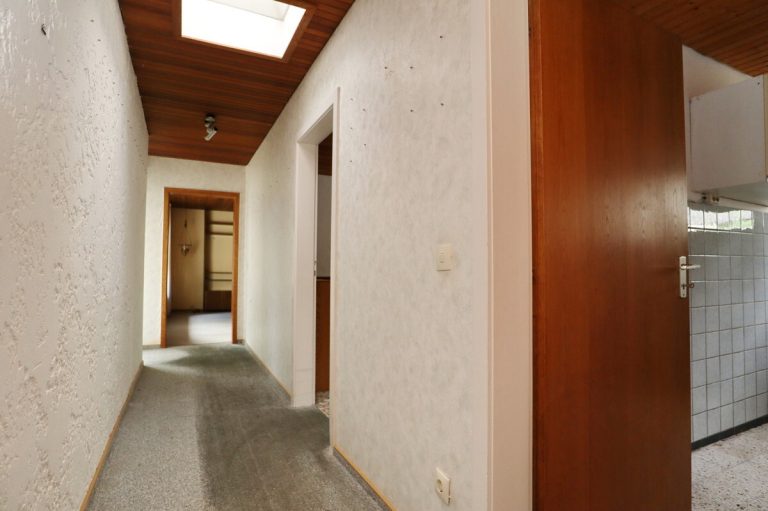 Immobilienangebot - Kaltenkirchen - Haus_Wohnung - Modernisierungsbedürftiges Einfamilienhaus mit Platz für die ganze Familie auf großem Grundstück