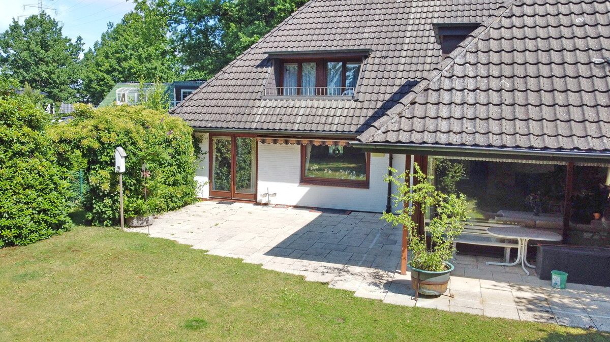 Immobilienangebot - Hamburg - Haus_Wohnung - Großzügiges Architektenhaus mit Doppelgarage auf großem Grundstück in Hamburg-Wellingsbüttel