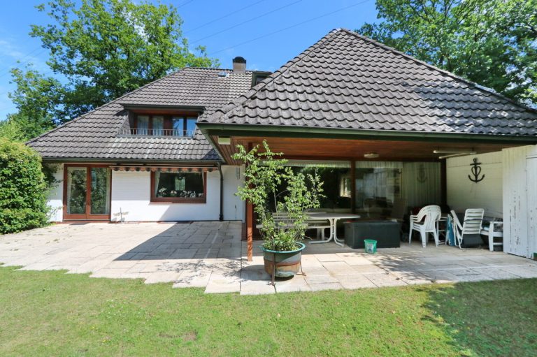 Immobilienangebot - Hamburg - Haus_Wohnung - Großzügiges Architektenhaus mit Doppelgarage auf großem Grundstück in Hamburg-Wellingsbüttel