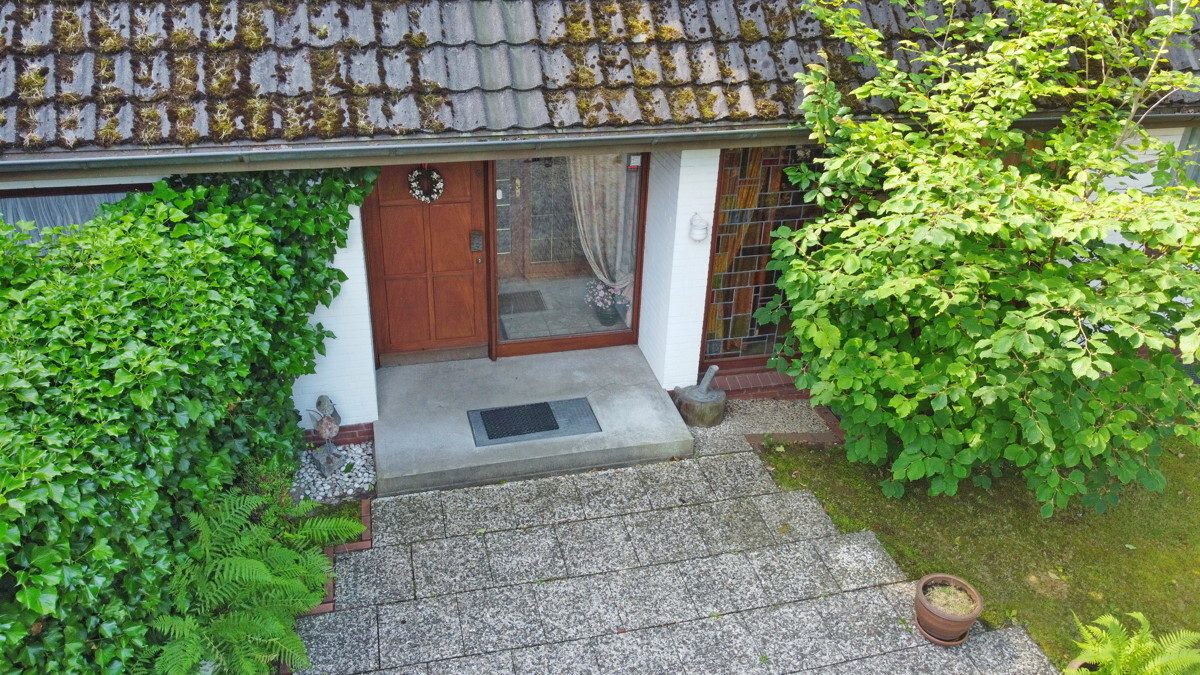 Immobilienangebot - Hamburg - Haus_Wohnung - Großzügiges Architektenhaus mit Doppelgarage auf großem Grundstück in Hamburg-Wellingsbüttel