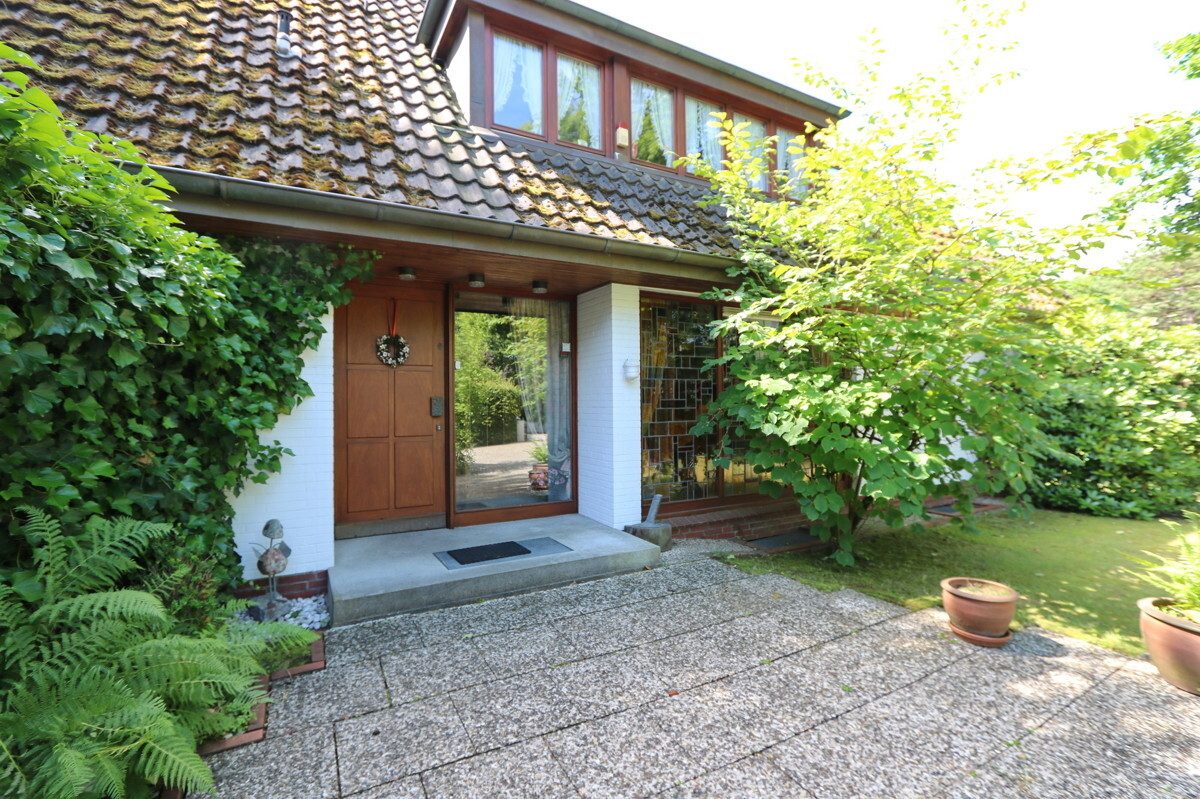 Immobilienangebot - Hamburg - Haus_Wohnung - Großzügiges Architektenhaus mit Doppelgarage auf großem Grundstück in Hamburg-Wellingsbüttel