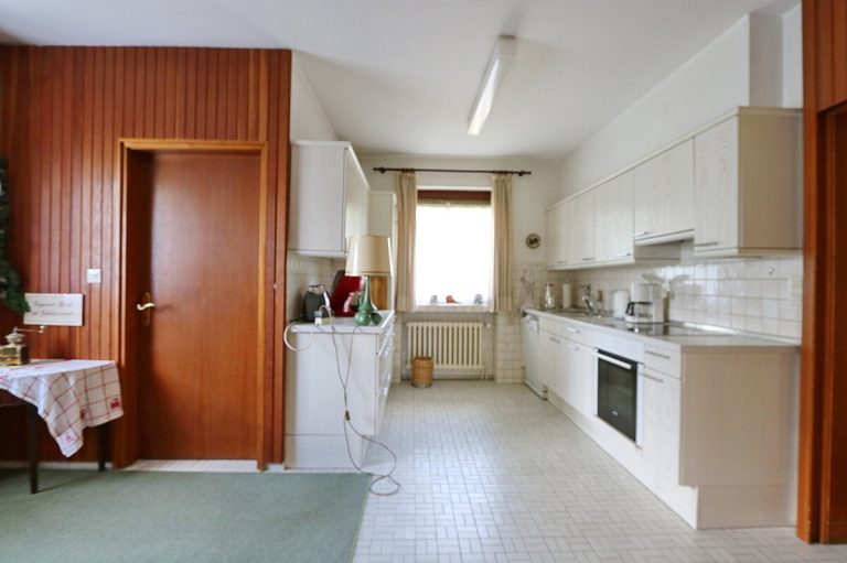 Immobilienangebot - Hamburg - Haus_Wohnung - Großzügiges Architektenhaus mit Doppelgarage auf großem Grundstück in Hamburg-Wellingsbüttel